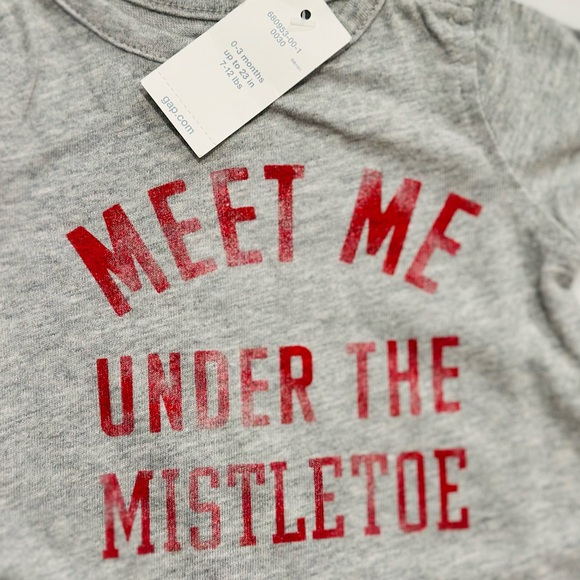 Christmas Onesie - babyGap Meet Me Under The Mistletoe - Picture 2 of 3